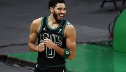 开云体育app-高难度上篮准绝杀奇才 塔图姆神奇表现让对手赞叹